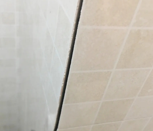 汕头市瓷砖空鼓维修公司分享阳台瓷砖脱落的修复过程可以分为以下几个步骤